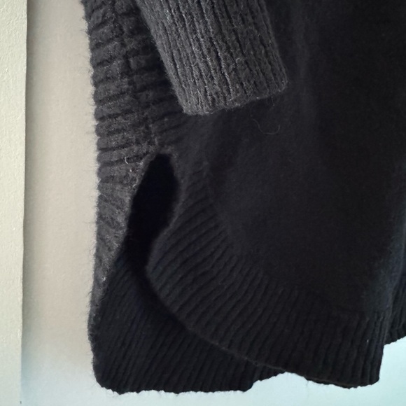 Express | Round Split Hem Sweater - Picture 5 of 9